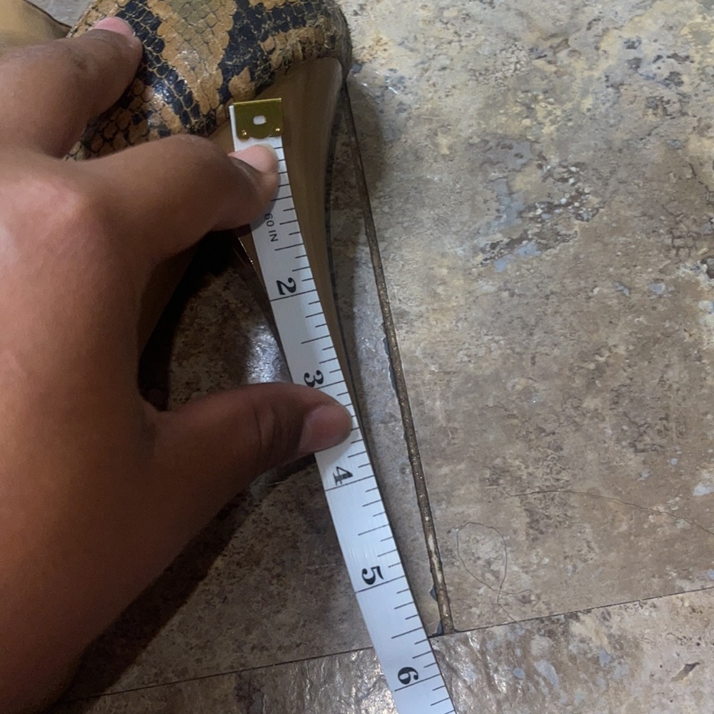 Snakeskin Tan Heels 👠 - Picture 7 of 9